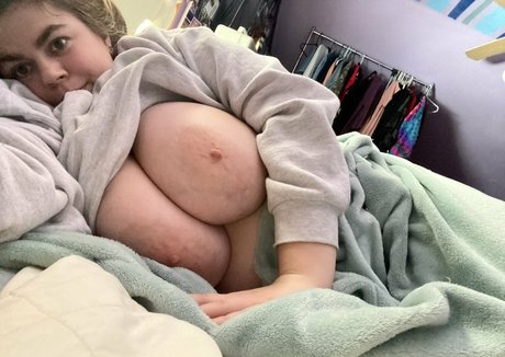 Summie model adult image