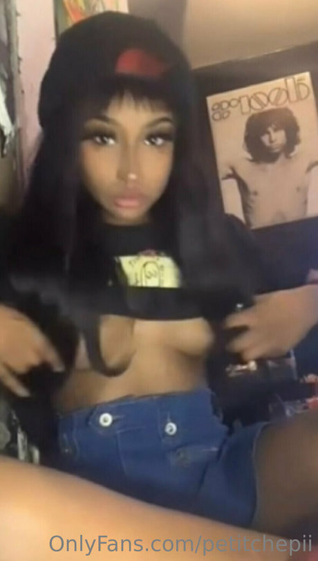 petitchepii pornstar sex photo