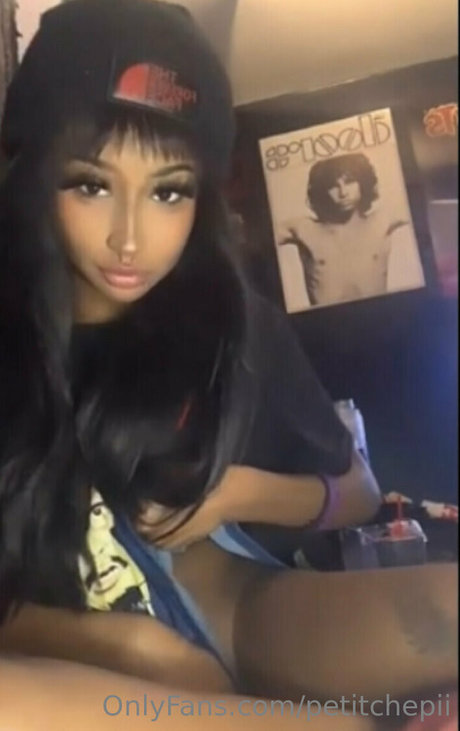 petitchepii pornstar adult archive