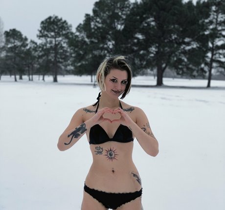 alienslush porn model pic