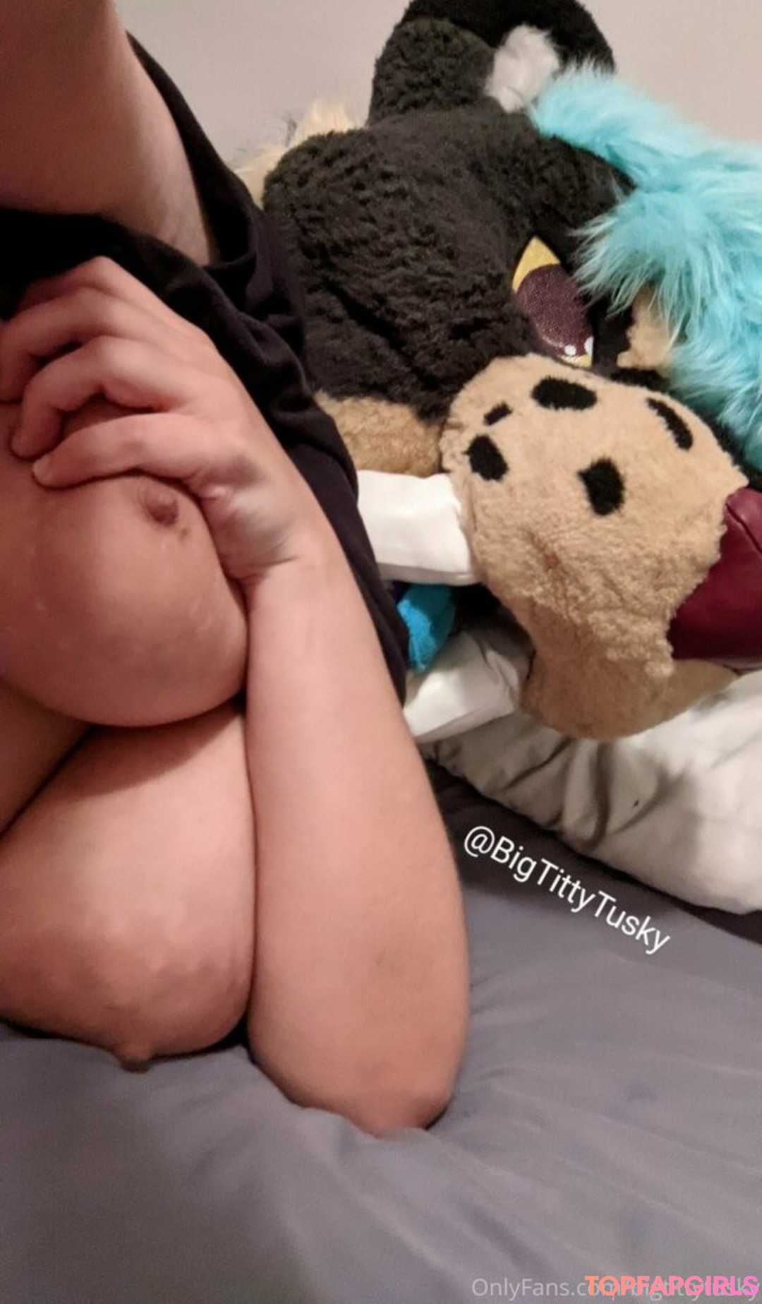 bigtittytusky naked star images