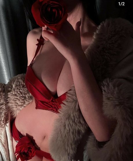 Naughtyjolie model sex photo