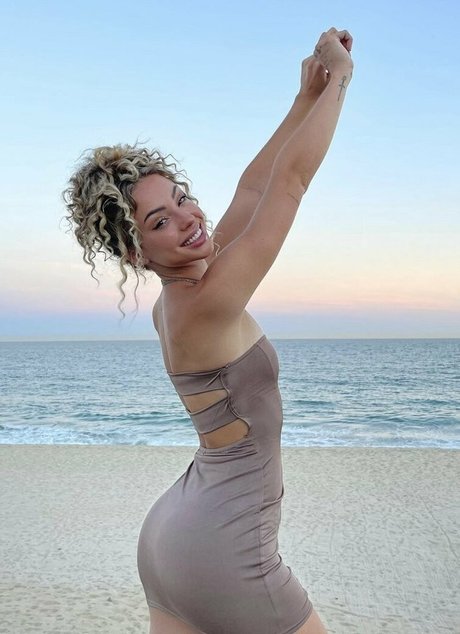 charlyswrld star pretty pic