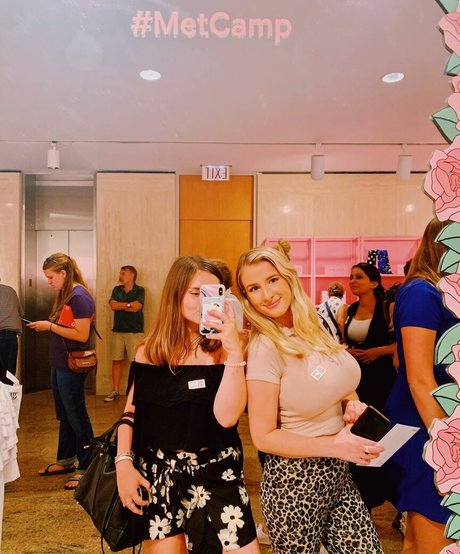 Taylor Z pornographic model img