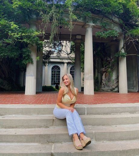 Taylor Z erotic star pics