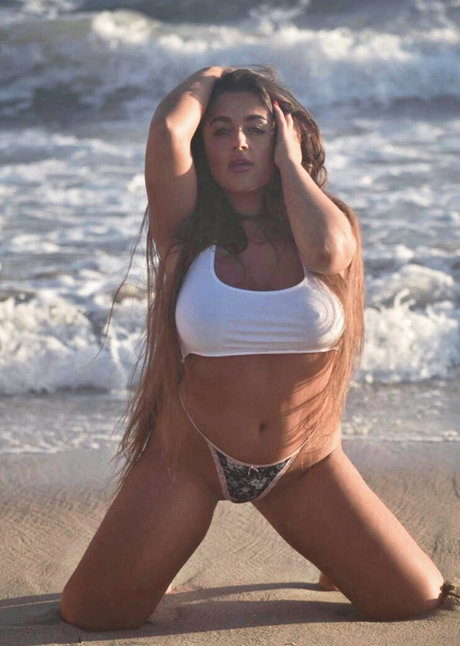 Nikiamarshalll erotic pornstar photo