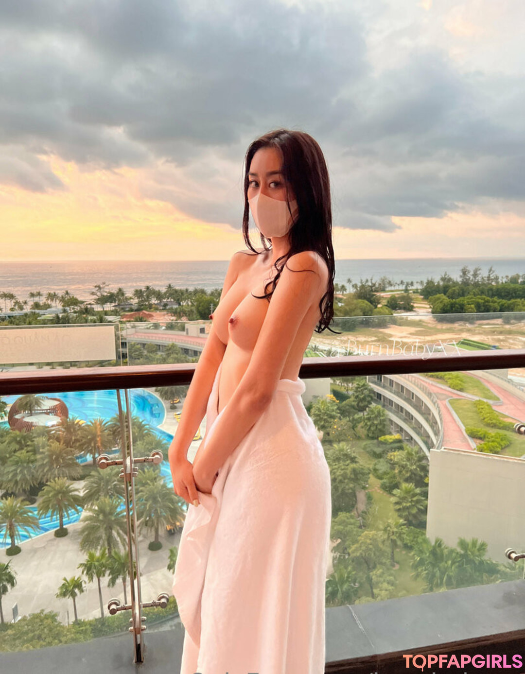 burnbabyxx naked pornstar img