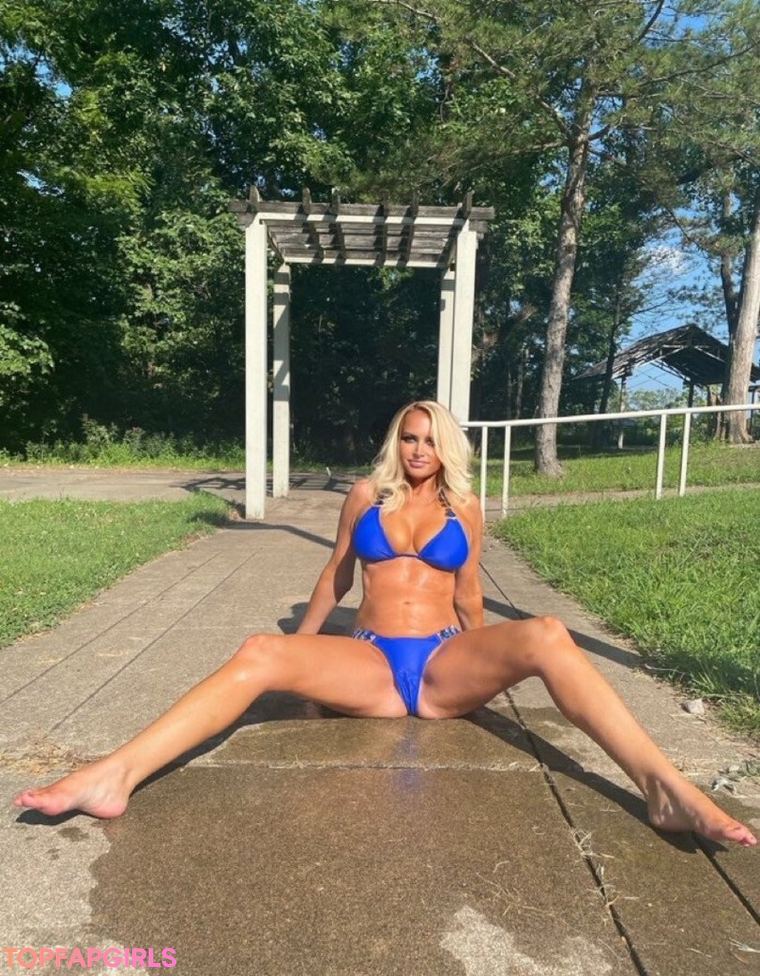 AvaLynn Daniels free model photo