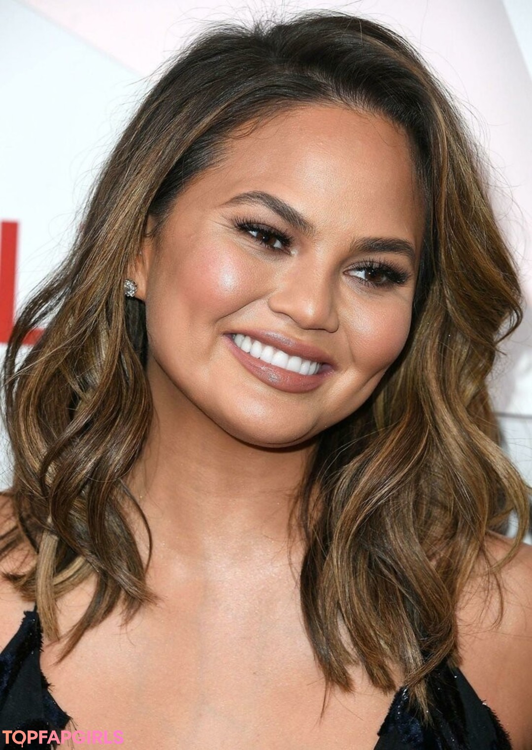 Chrissy Teigen free star photo