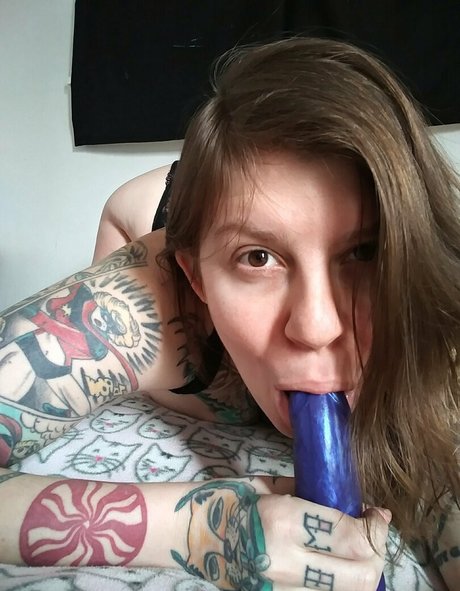 theellehell hot actress pictures