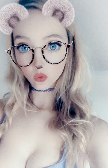 Holly Rosi Asmr model porn image