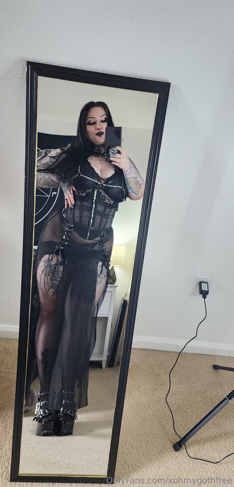 xohmygothfree model beautiful images