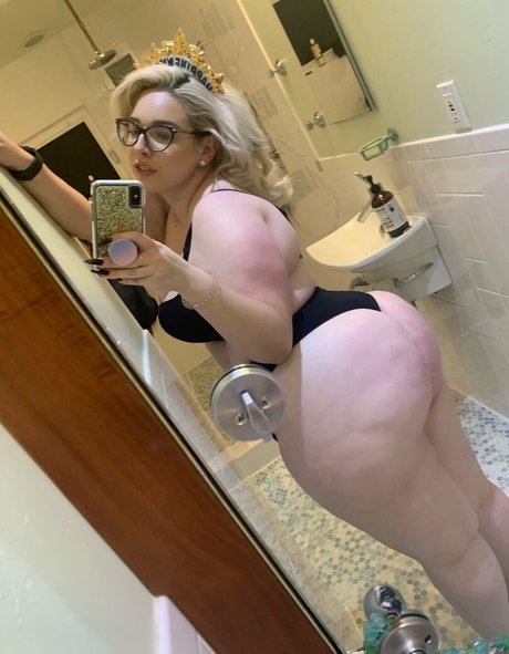 curvy lesbian onlyfans hd image