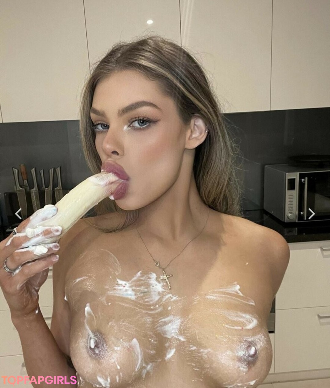Moodybimbo model hot photos