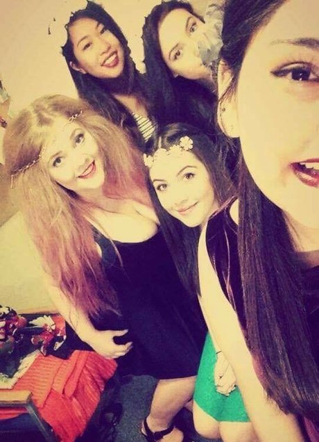 Lucy May Dawson sexy model images