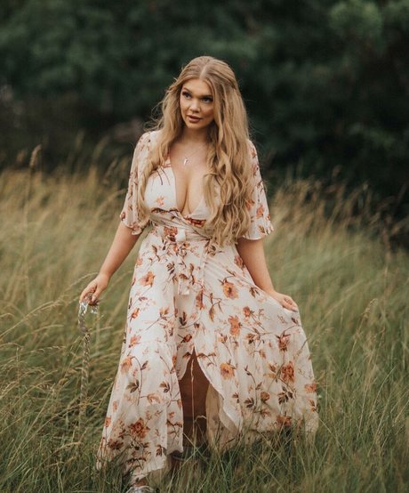 Lucy May Dawson nude pornstar galleries