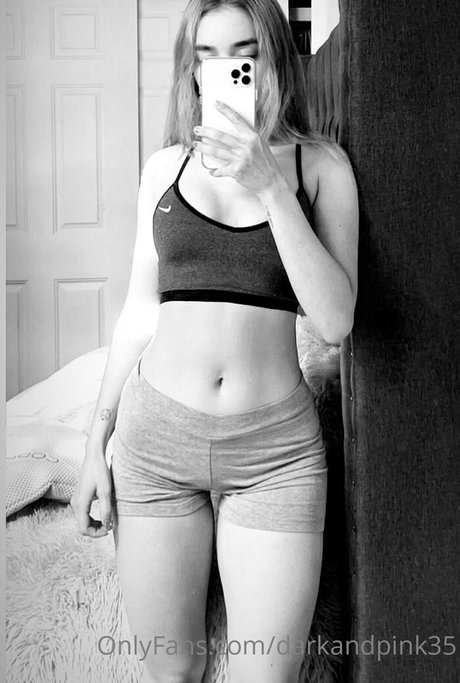 darkandpink35 model pretty photo