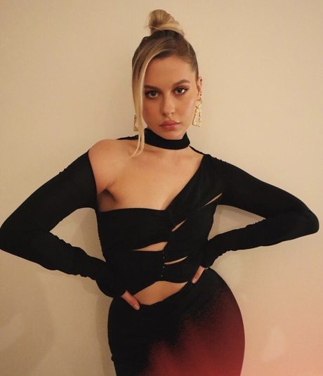 swim onlyfans beautiful images