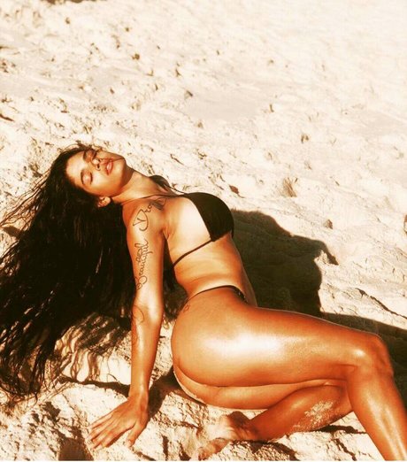 Linda De Morrer exclusive star pics