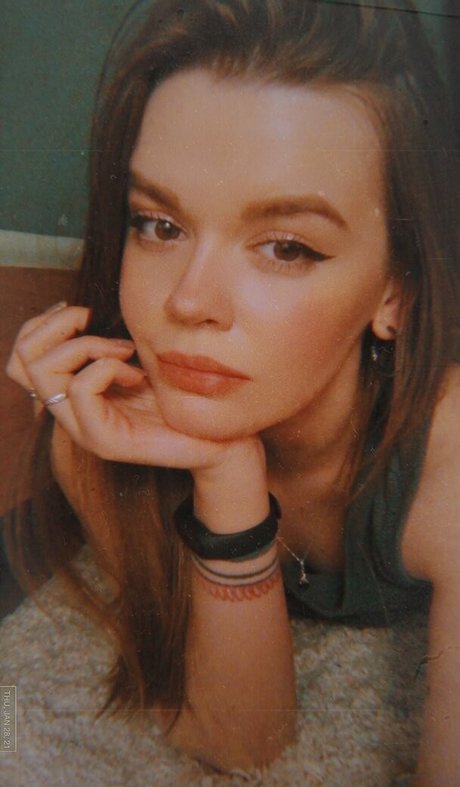 blonde midget onlyfans exclusive photo