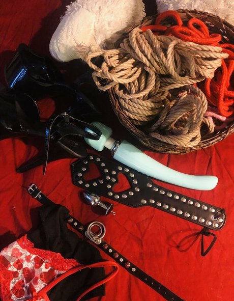 wedgkitten art model image