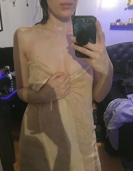 skysfreepage star naked image