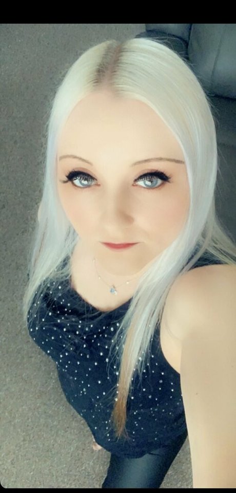 petitiepolly xxx model image