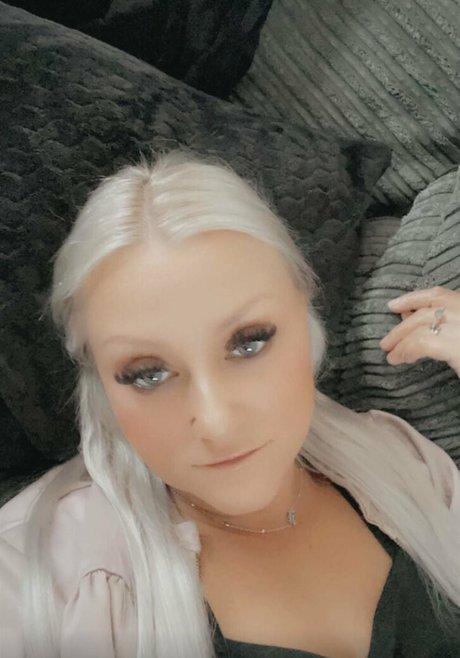 petitiepolly model pretty picture