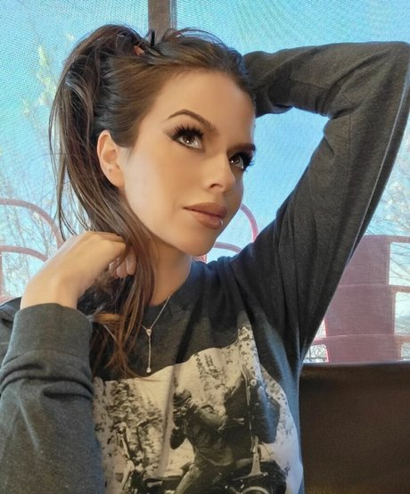 adelinesofficial perfect pornstar image