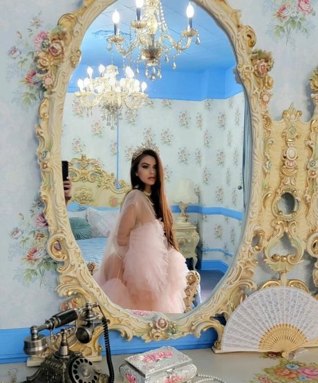 adelinesofficial pornstar hd photos