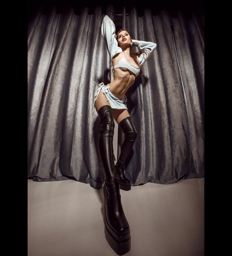 adelinesofficial xxx model images