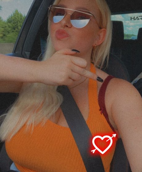 Sarah Neuhaus adult star img