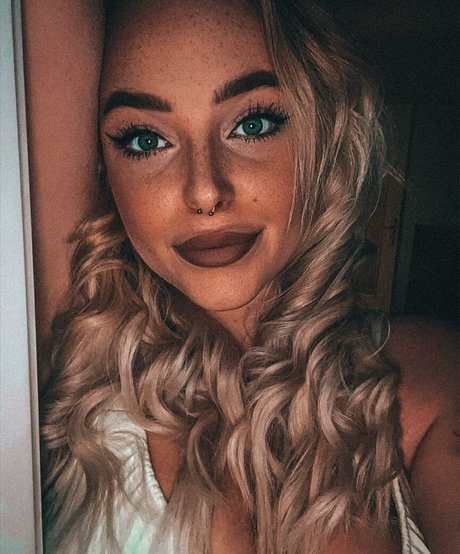 Sarah Neuhaus pornstar adult archive