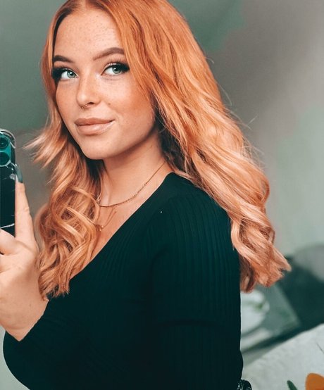 Sarah Neuhaus model xxx picture