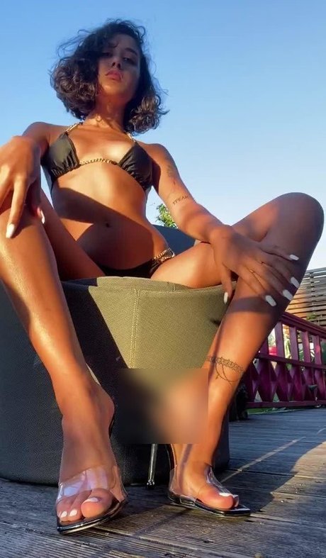 Layafeet model hd photos