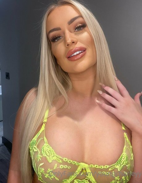 youngcharleyy model adult photo