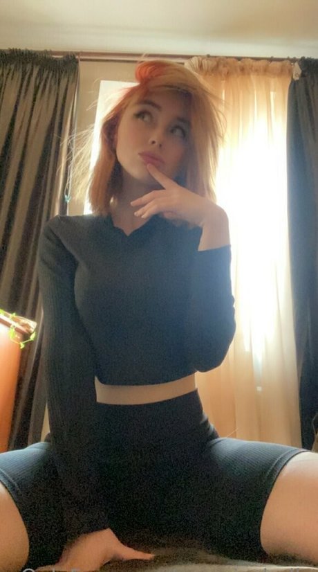 emy isabelle exclusive star photo