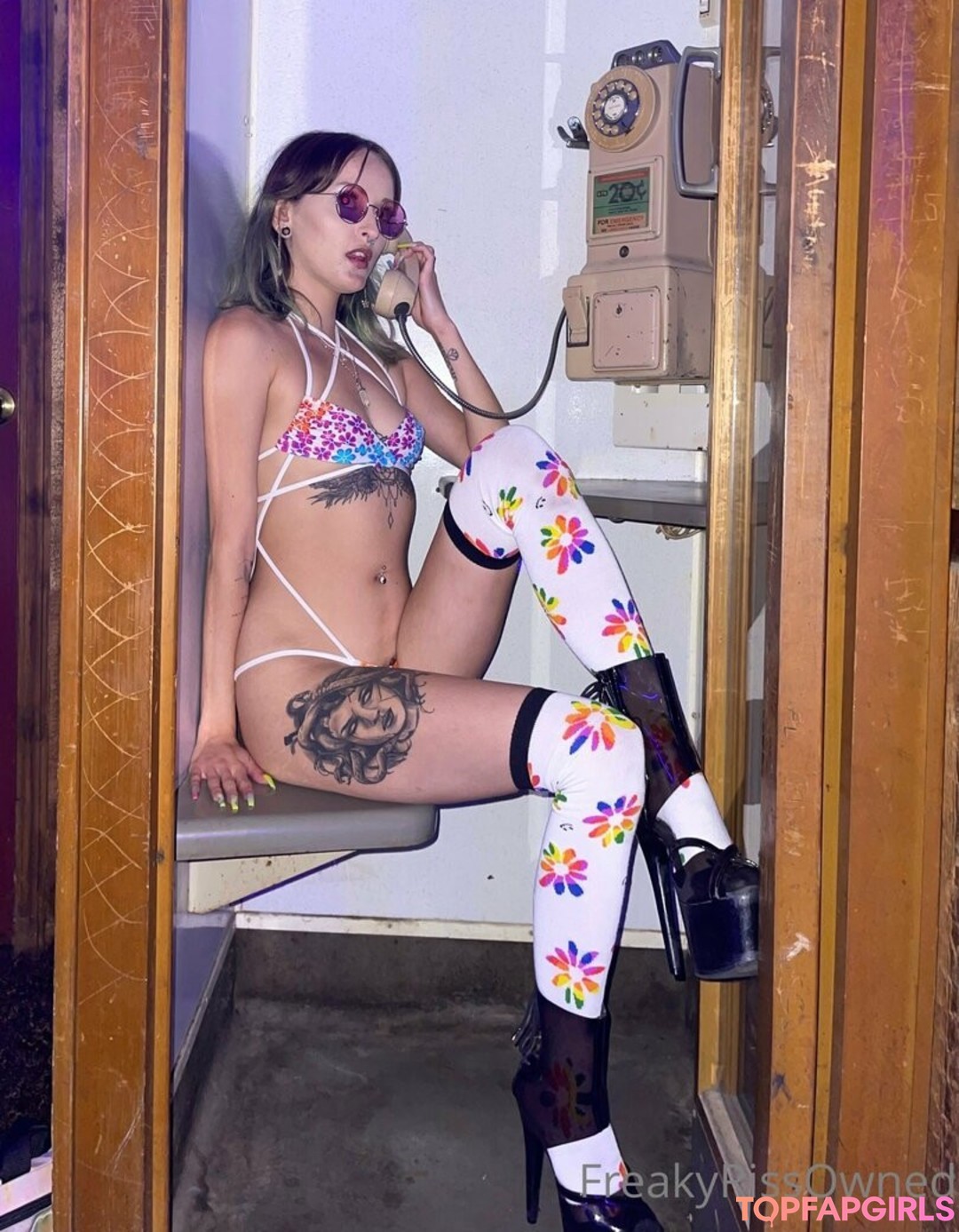 freakyriss erotic model galleries