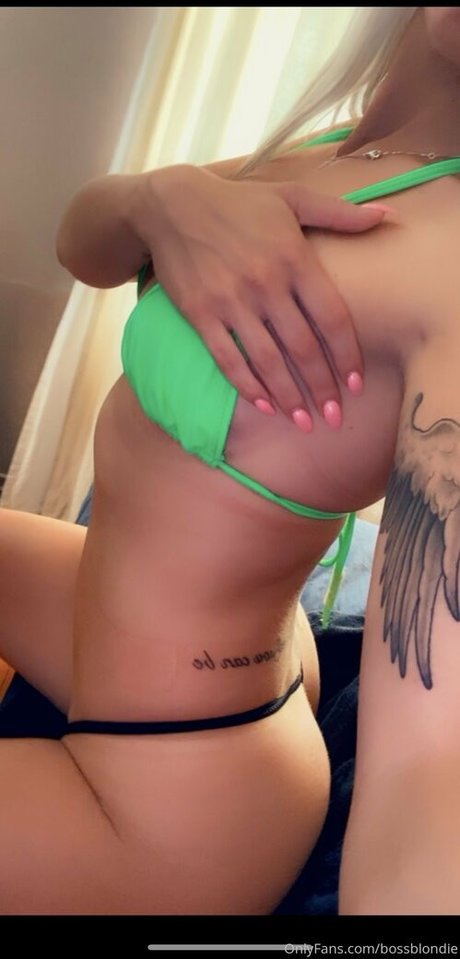 bossblondie model top photo