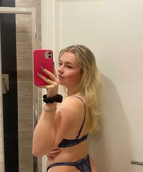 holliesworldd naked actress archive