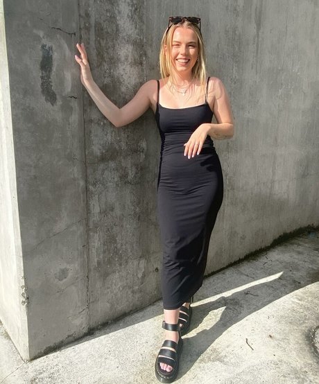 holliesworldd model naked pics