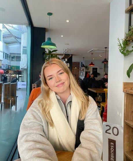 holliesworldd sexy model archive