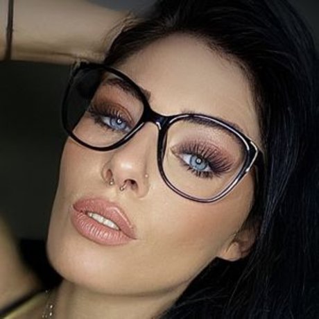 Eleynarei model nudes photo