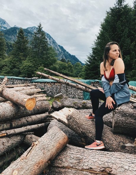 wonderjuz nudes model picture