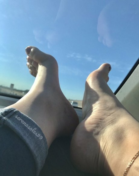 serenasoles99 sexy model image