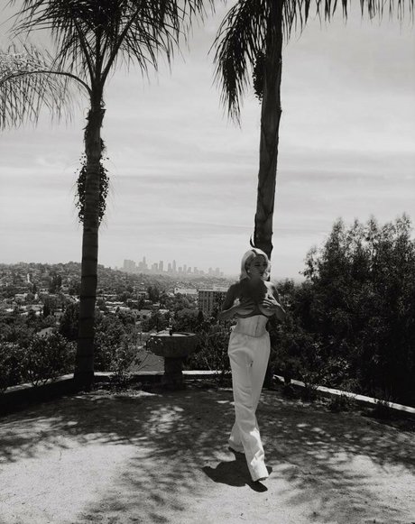 carolinevreeland pornstar sexy images