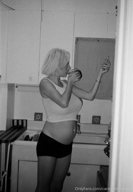 carolinevreeland pornstar sexy photos