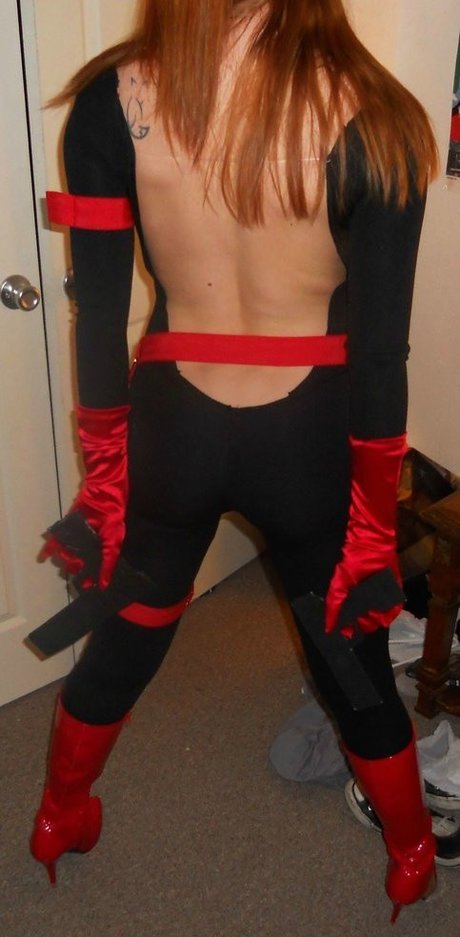 Natural Red naked actress image