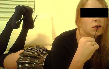 Natural Red model porn img