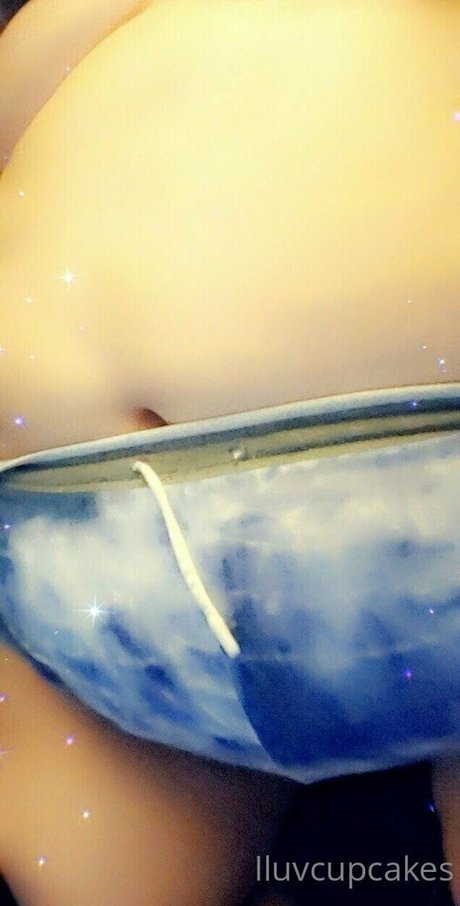 iluvcupcakes exclusive model pic